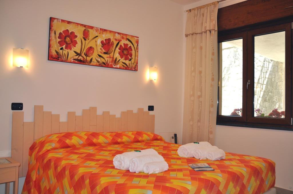 A 2 Passi Dagli Dei Bed & Breakfast Аджерола Стая снимка