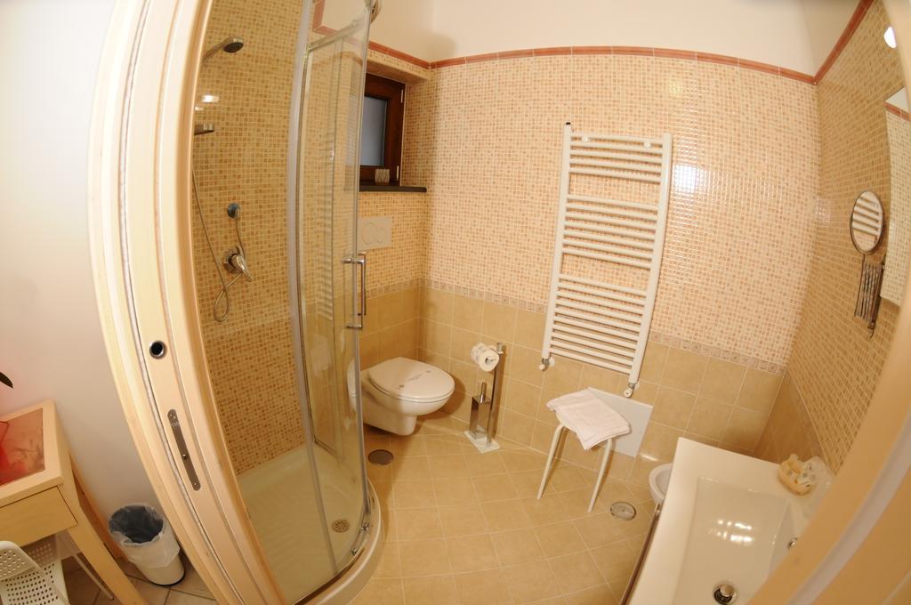 A 2 Passi Dagli Dei Bed & Breakfast Аджерола Стая снимка