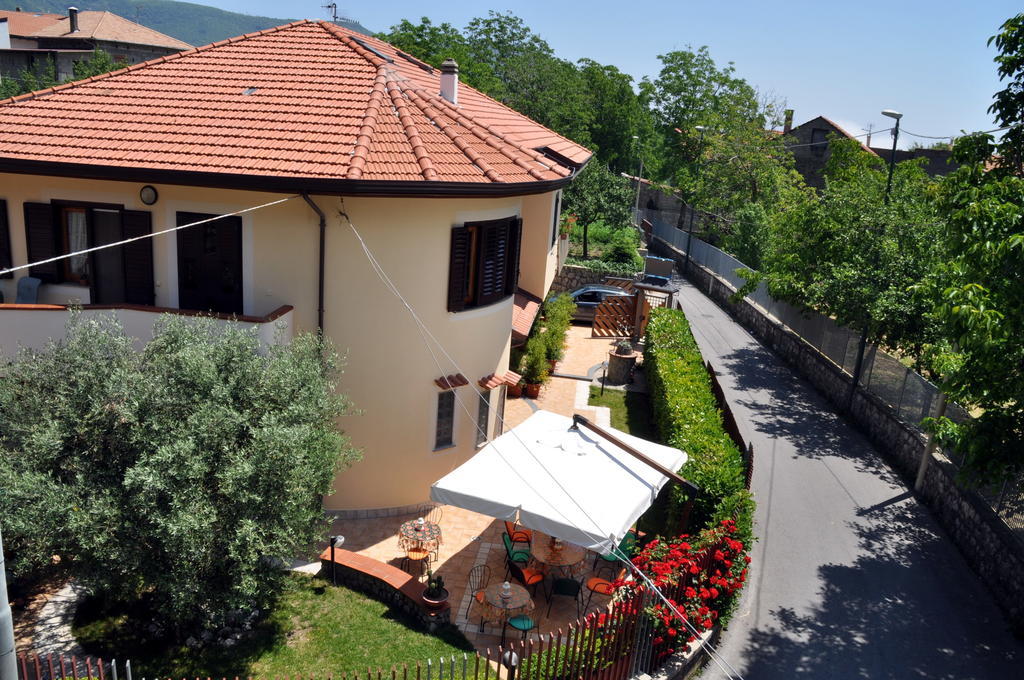 A 2 Passi Dagli Dei Bed & Breakfast Аджерола Екстериор снимка