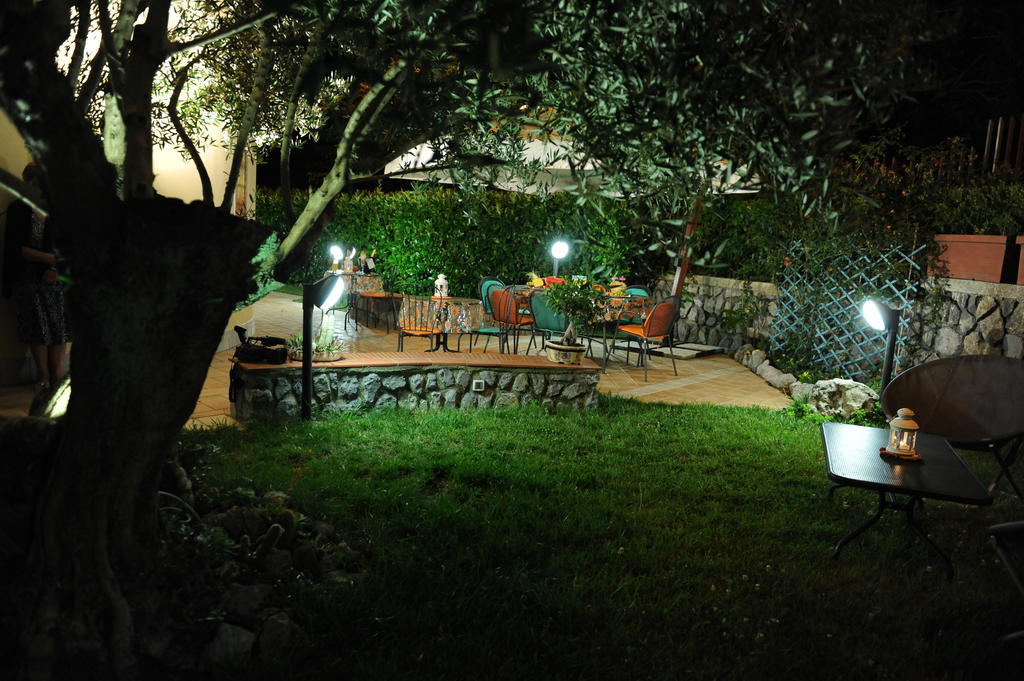 A 2 Passi Dagli Dei Bed & Breakfast Аджерола Екстериор снимка
