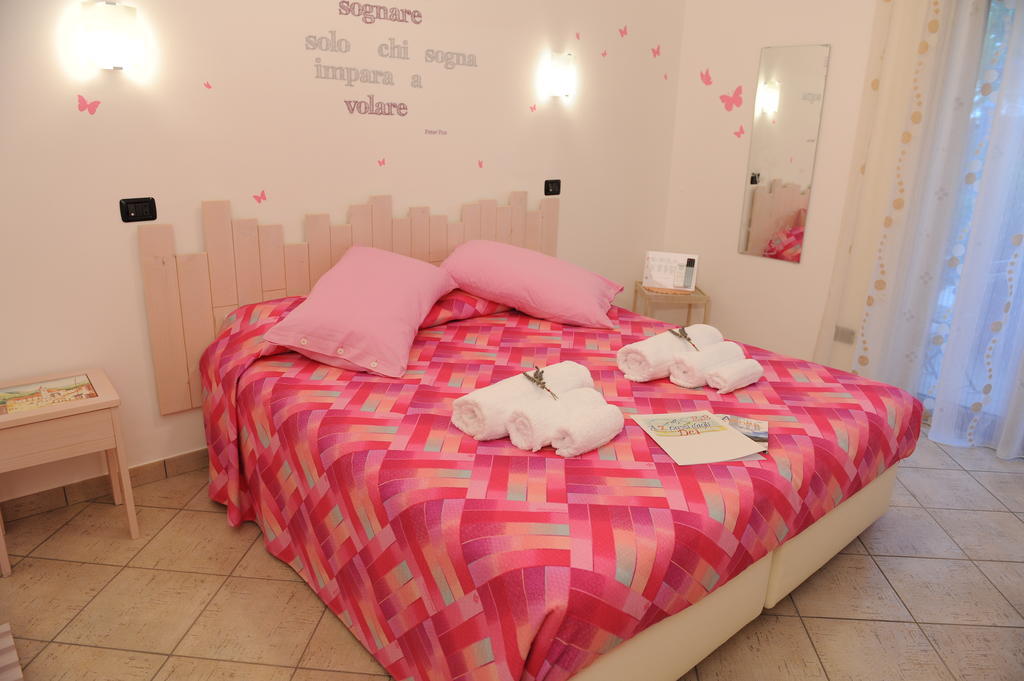 A 2 Passi Dagli Dei Bed & Breakfast Аджерола Стая снимка