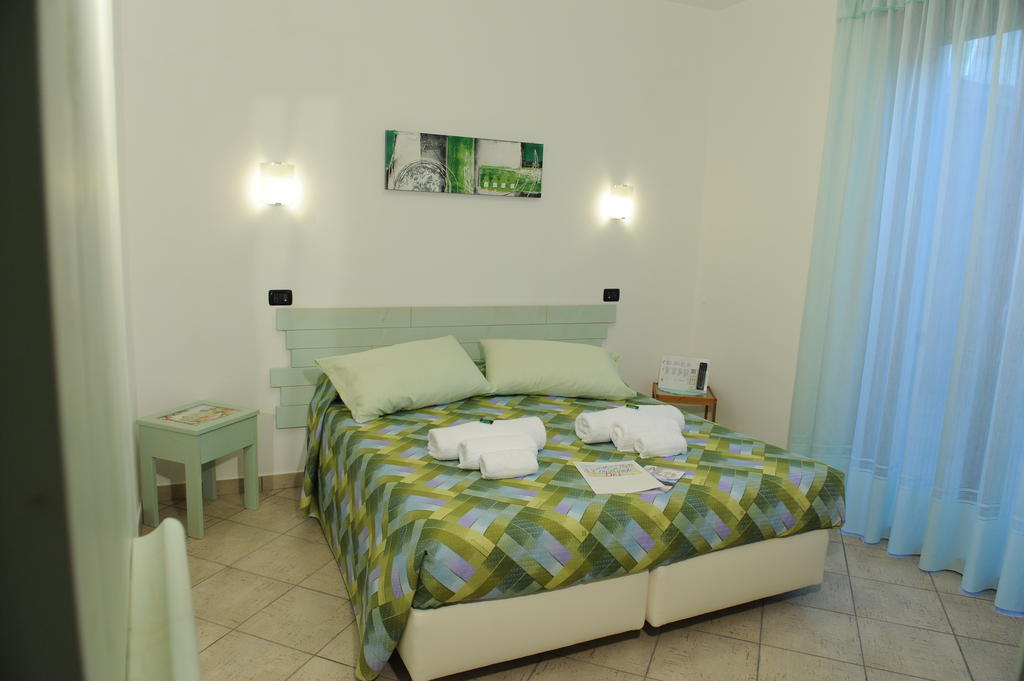 A 2 Passi Dagli Dei Bed & Breakfast Аджерола Стая снимка
