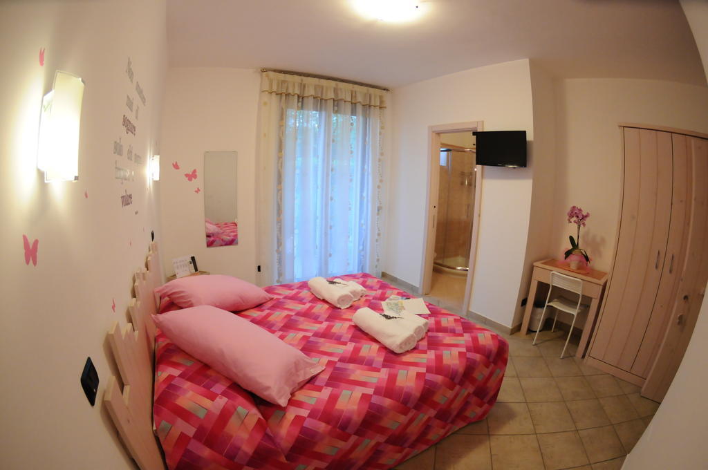 A 2 Passi Dagli Dei Bed & Breakfast Аджерола Стая снимка