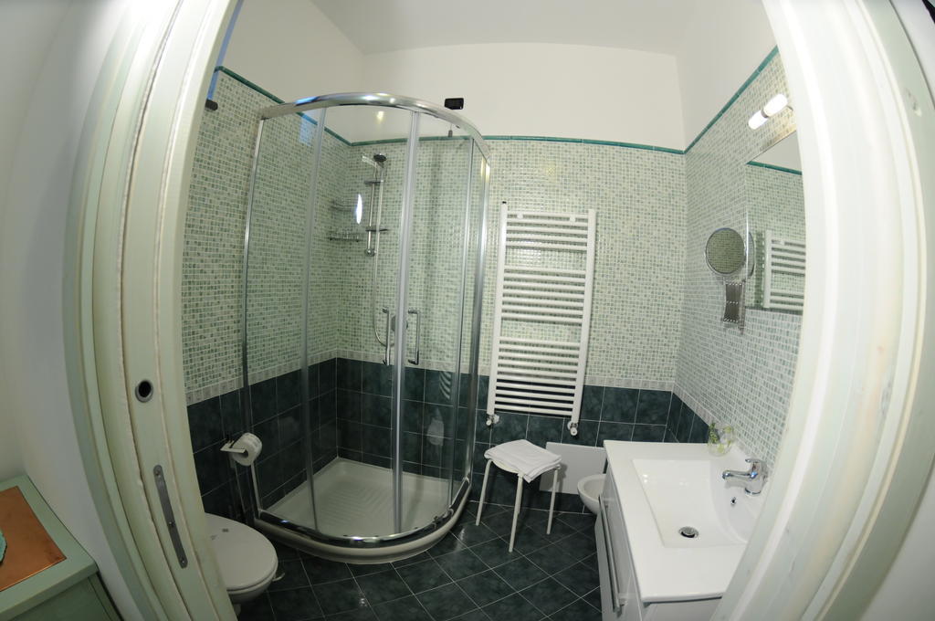 A 2 Passi Dagli Dei Bed & Breakfast Аджерола Стая снимка
